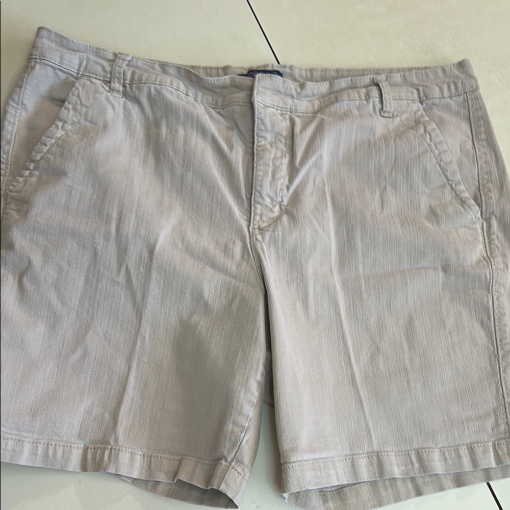 Bandolino Beige Women's Bermuda Shorts